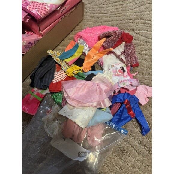 Lot Of Vintage Barbie Collectables ***see Pics*** - Picture 13 of 15